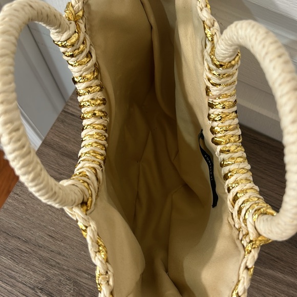 FOREVER 21 CLASSY HANDBAG BEACH BAG IN BEIGE AND GOLD - Picture 7 of 7